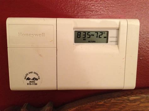 Oct 2, 2022 · This video shows how to change the batteries in a Honeywell thermostat and which batteries they take. 
